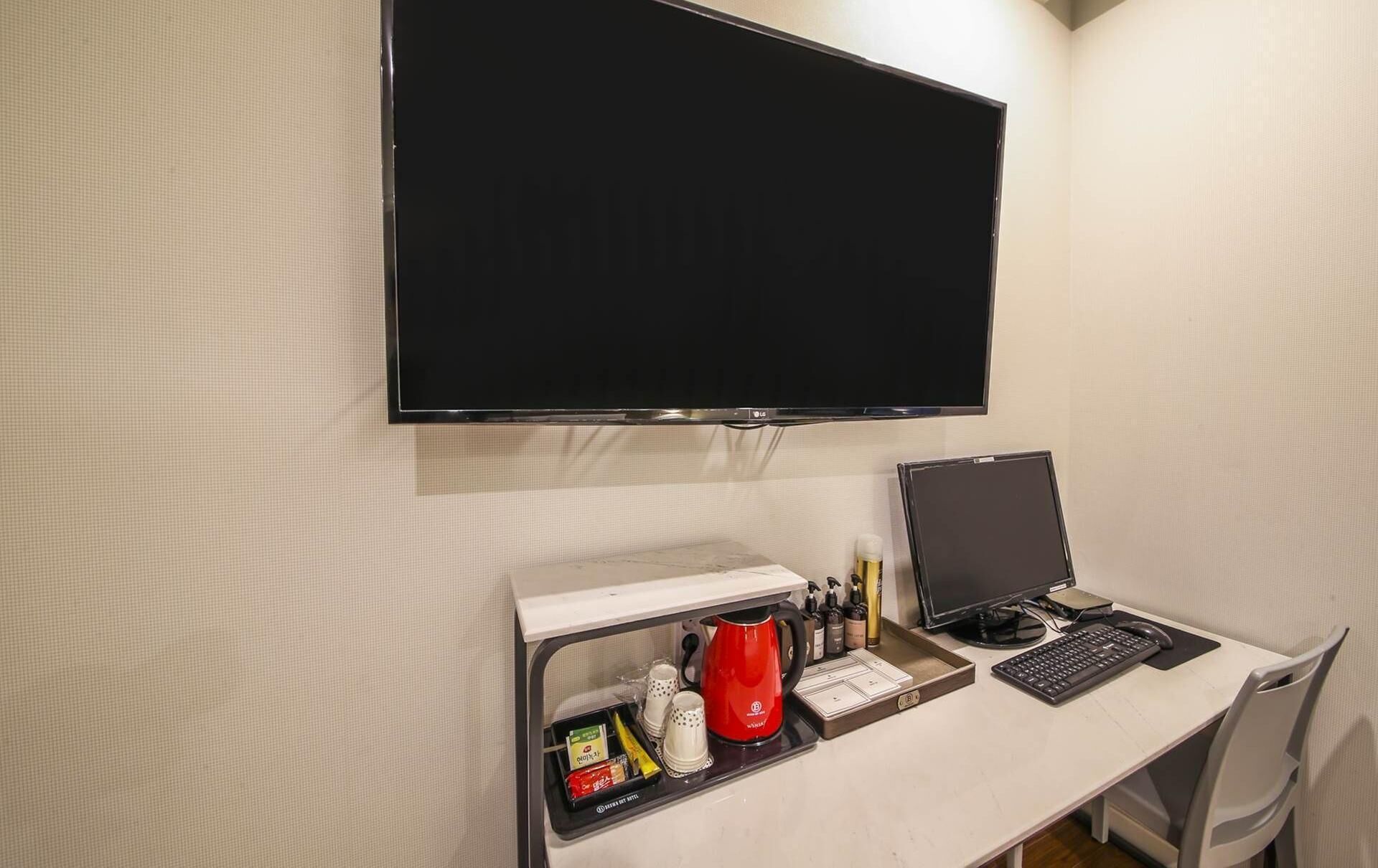 standard double room (check in: fri/sat 8pm, weekday 6pm) | room amenity