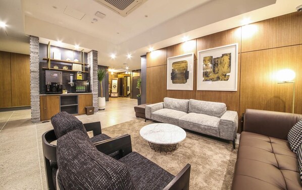 Coin salon dans le hall