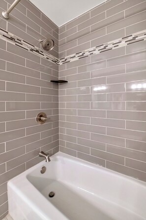 Combined shower/tub, hair dryer, towels, soap - Desert-Chic Arizona home with pool, near ASU. (Tempe)