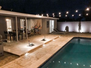 Alberca al aire libre y alberca climatizada