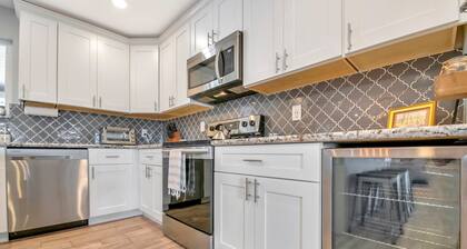 Desert-Chic Arizona home with pool, near ASU.