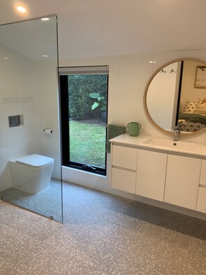Bathtub, hair dryer, soap, toilet paper - Welcome to Rose on Rye, your private oasis.<br> (Rye)