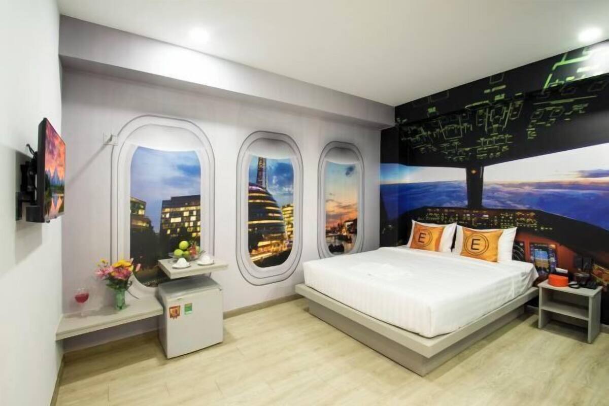 Een minibar, een kluis op de kamer, een bureau, gratis wifi