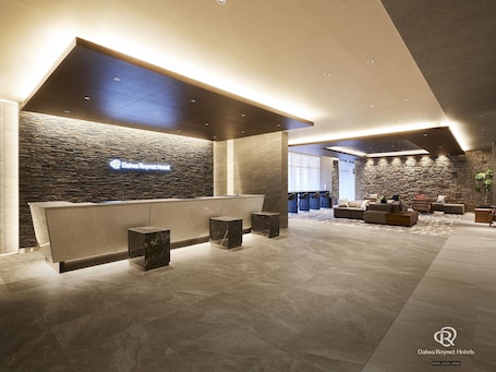 Reception. DaiwaRoynetHotel Kobe-Sannomiya PREMIER