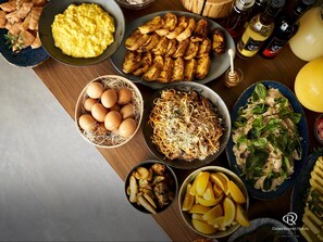 Daily buffet breakfast (JPY 1900 per person)