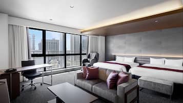 In-room safe, blackout drapes, soundproofing