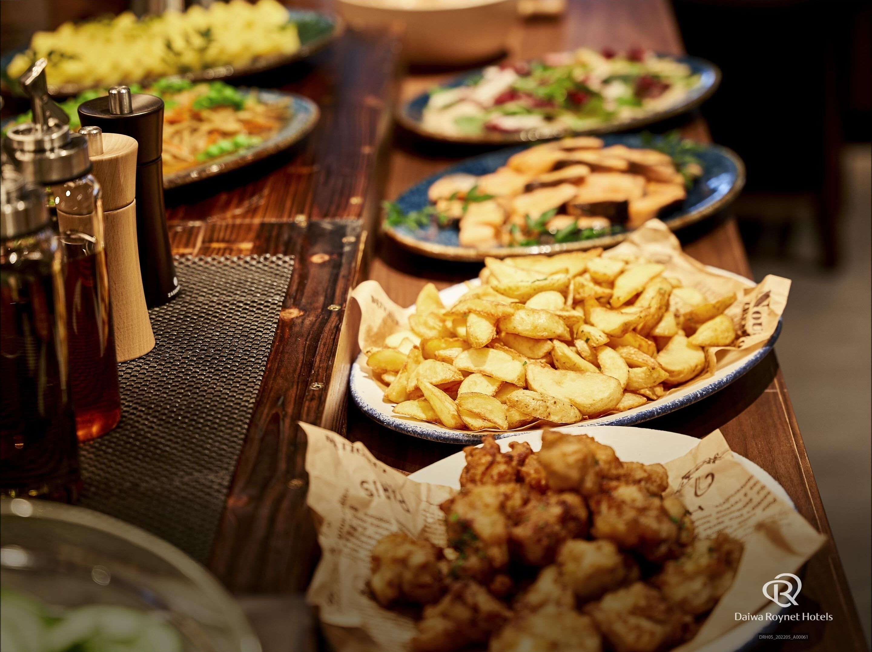 daily buffet breakfast (jpy 1900 per person)