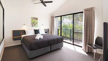 2 bedrooms, iron/ironing board, Internet