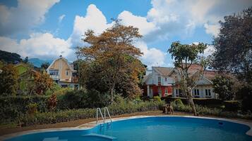Piscina coperta, piscina all'aperto