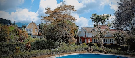 Innenpool, AuĂenpool