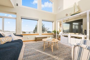 TV, table football, ping pong - Magnificent Bay and Ocean Views, *Pet Friendly*, Hot Tub, Game Room w/ Pool, Foosball, & Ping Pong (Bay City)