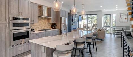 Refrigerador, microondas, horno, placa de cocina