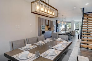 Dining - Downtown WP River Front Villa 236  I Private Hot Tub I Views I Game Room I Discounted Attractions (Winter Park)