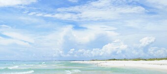 Dog Friendly |Fenced |New Build |Screened Patio |Minutes To Beach |King Master |2 Queens |Bunk Room