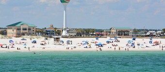 Dog Friendly |Fenced |New Build |Screened Patio |Minutes To Beach |King Master |2 Queens |Bunk Room