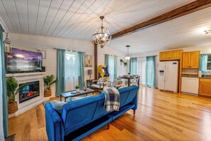 Smart TV, fireplace, video games, Netflix