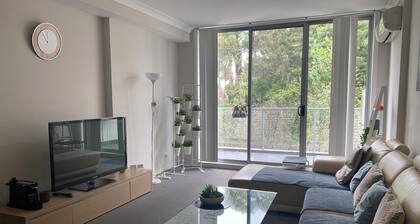 Cozy Modern Home With Free parking