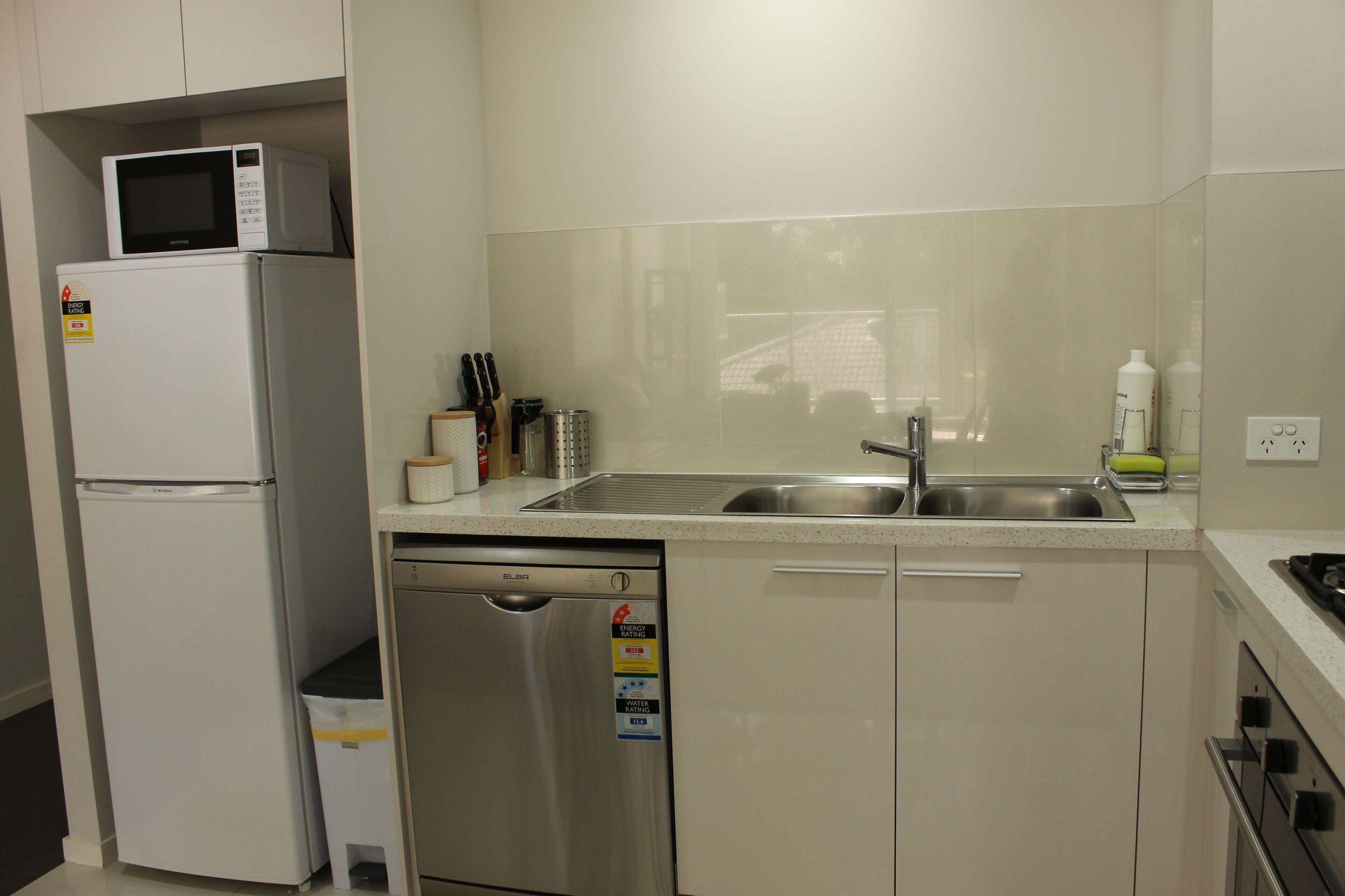 Cozy Modern Home With Free parking — image 8