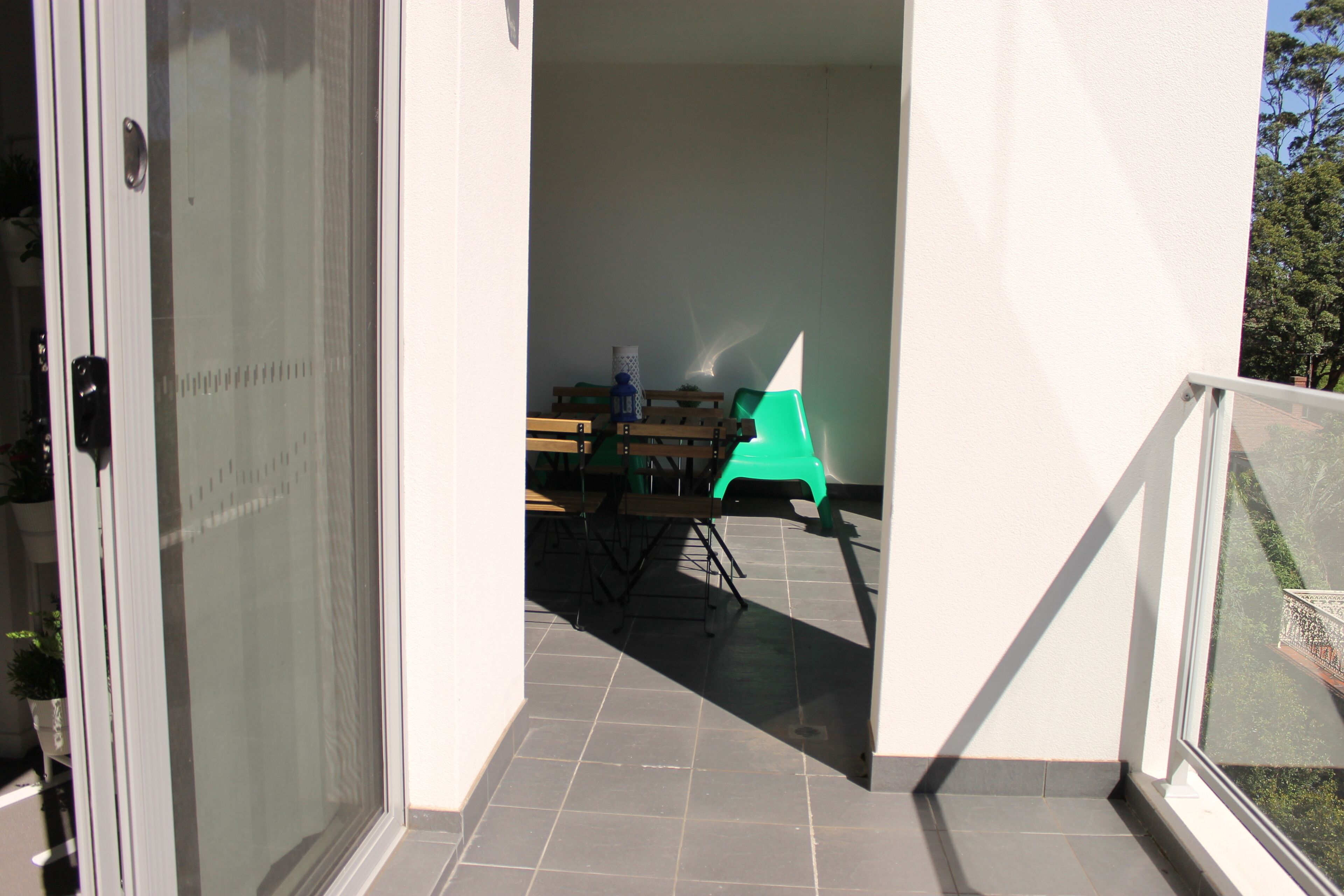 Cozy Modern Home With Free parking — image 24