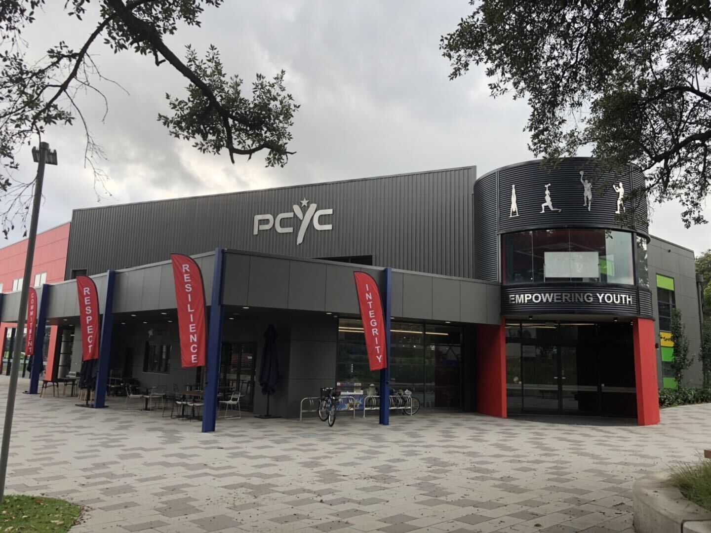 Cozy Modern Home With Free parking — image 28