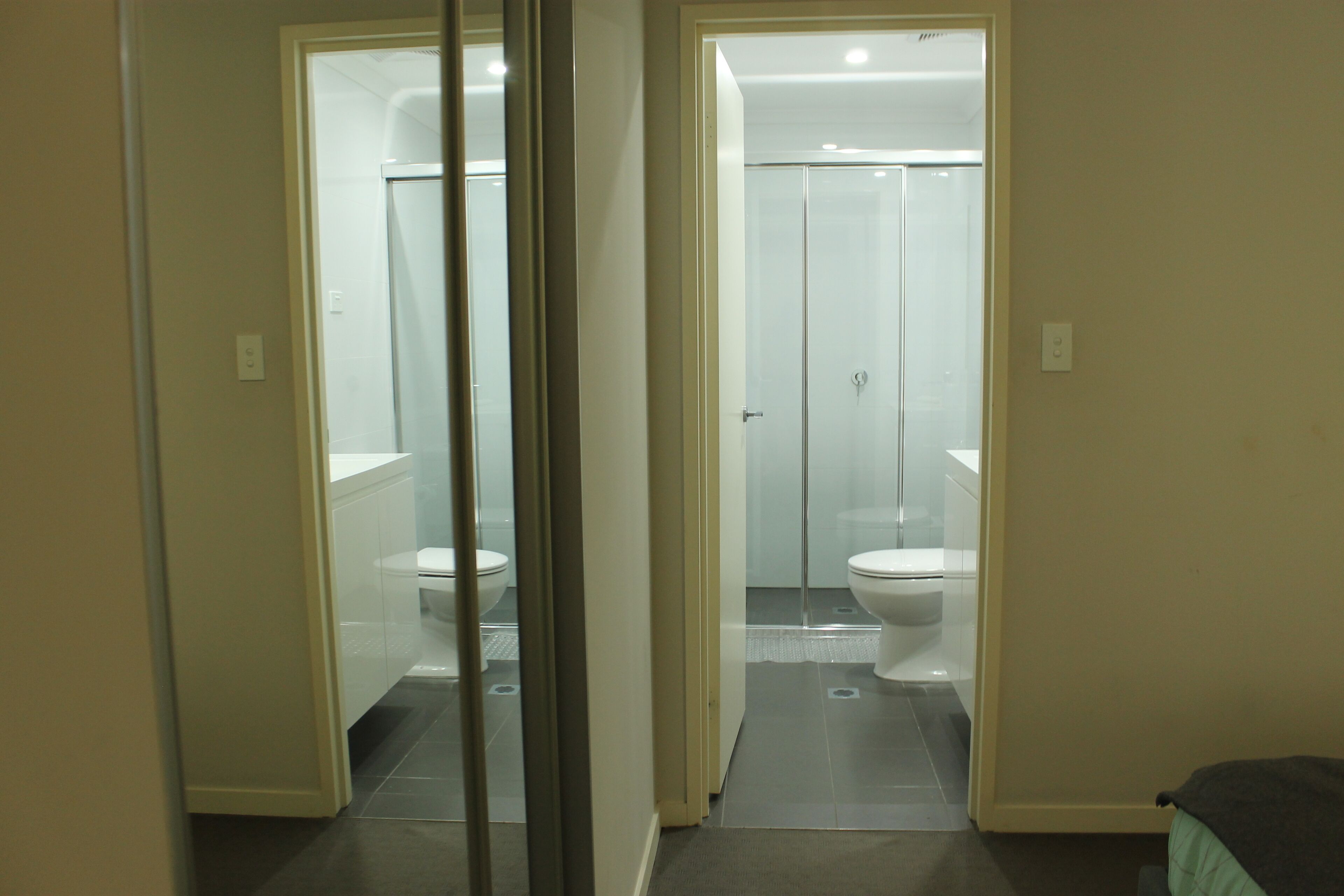 Cozy Modern Home With Free parking — image 20