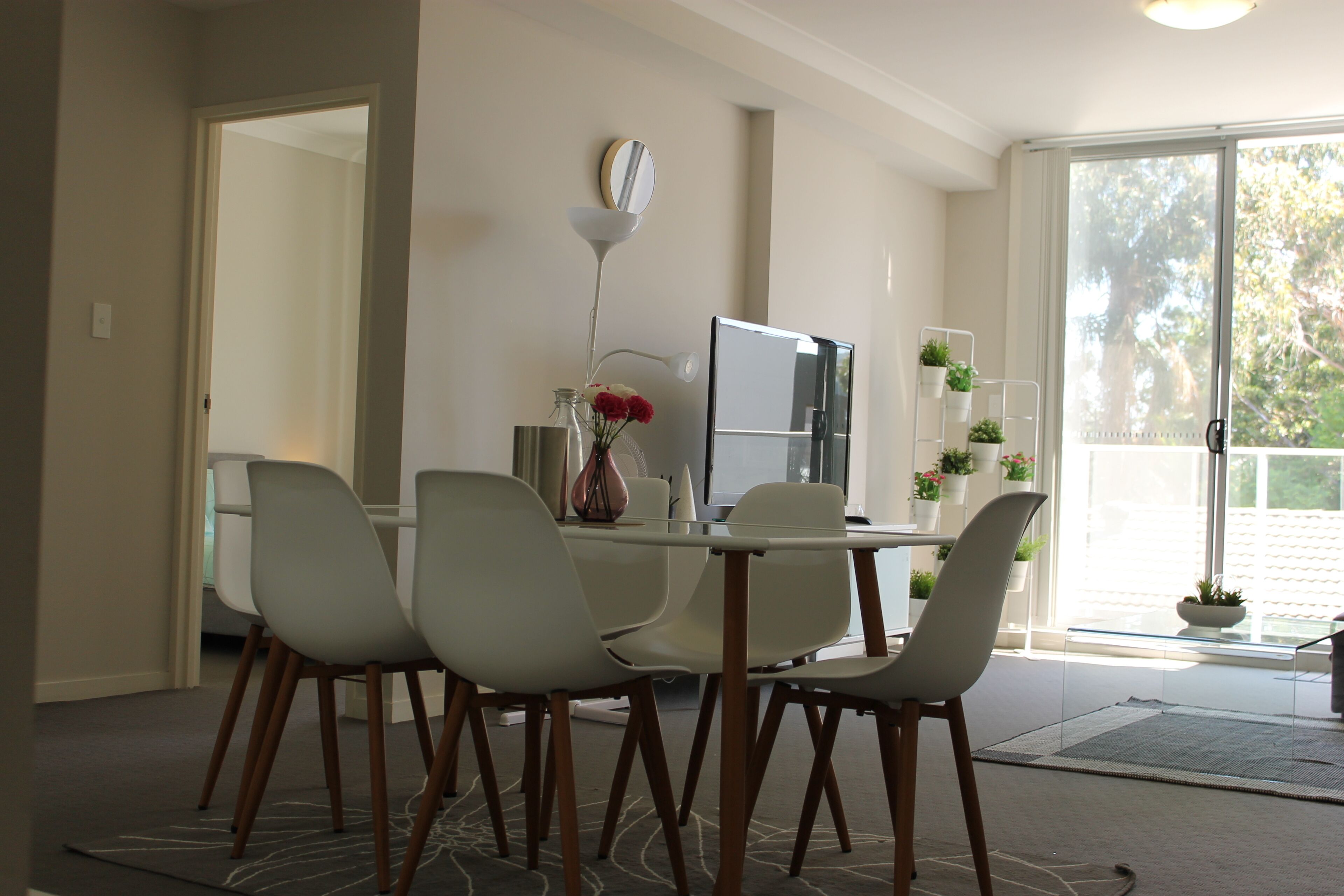 Cozy Modern Home With Free parking — image 6