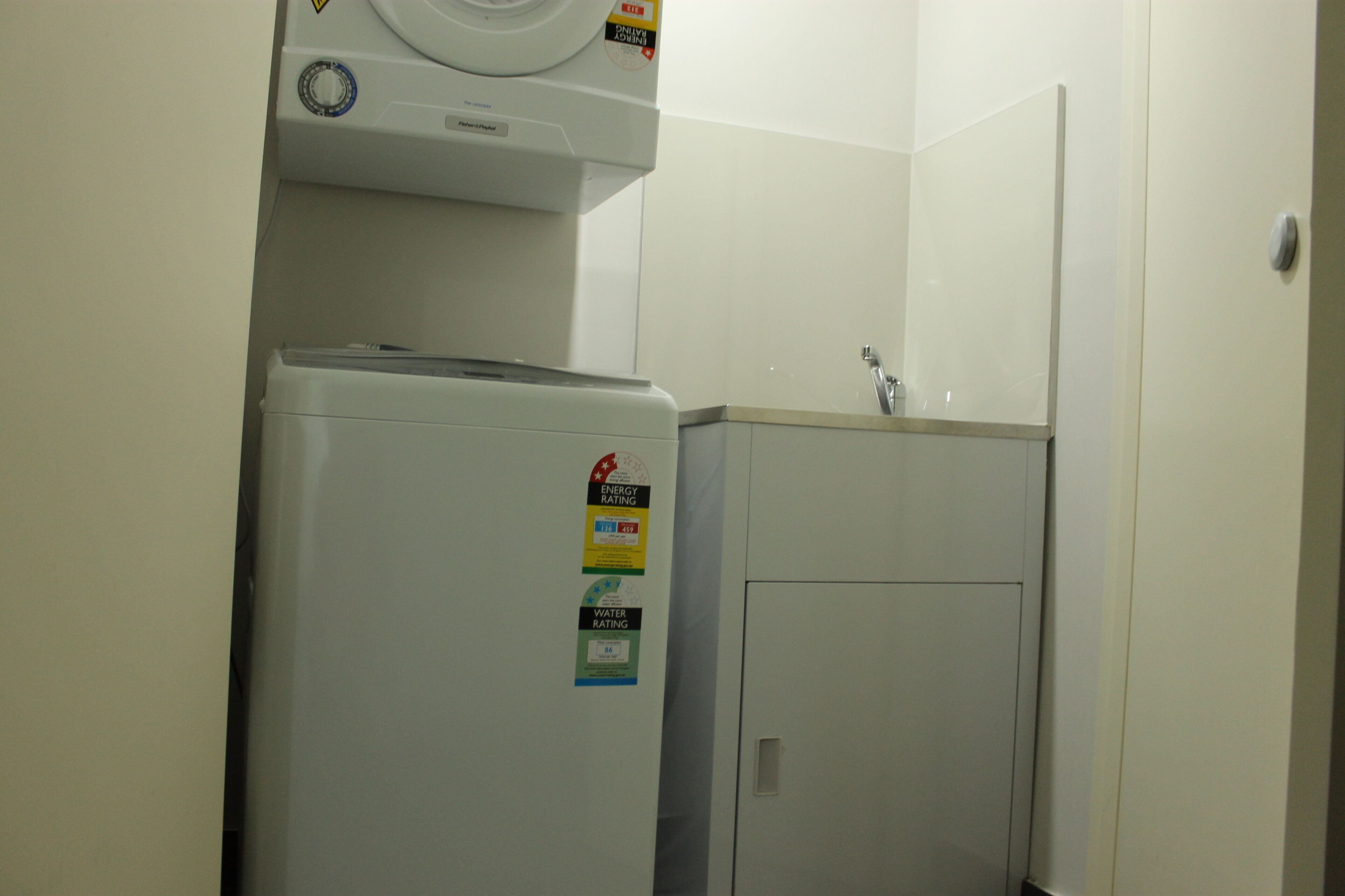 Cozy Modern Home With Free parking — image 12