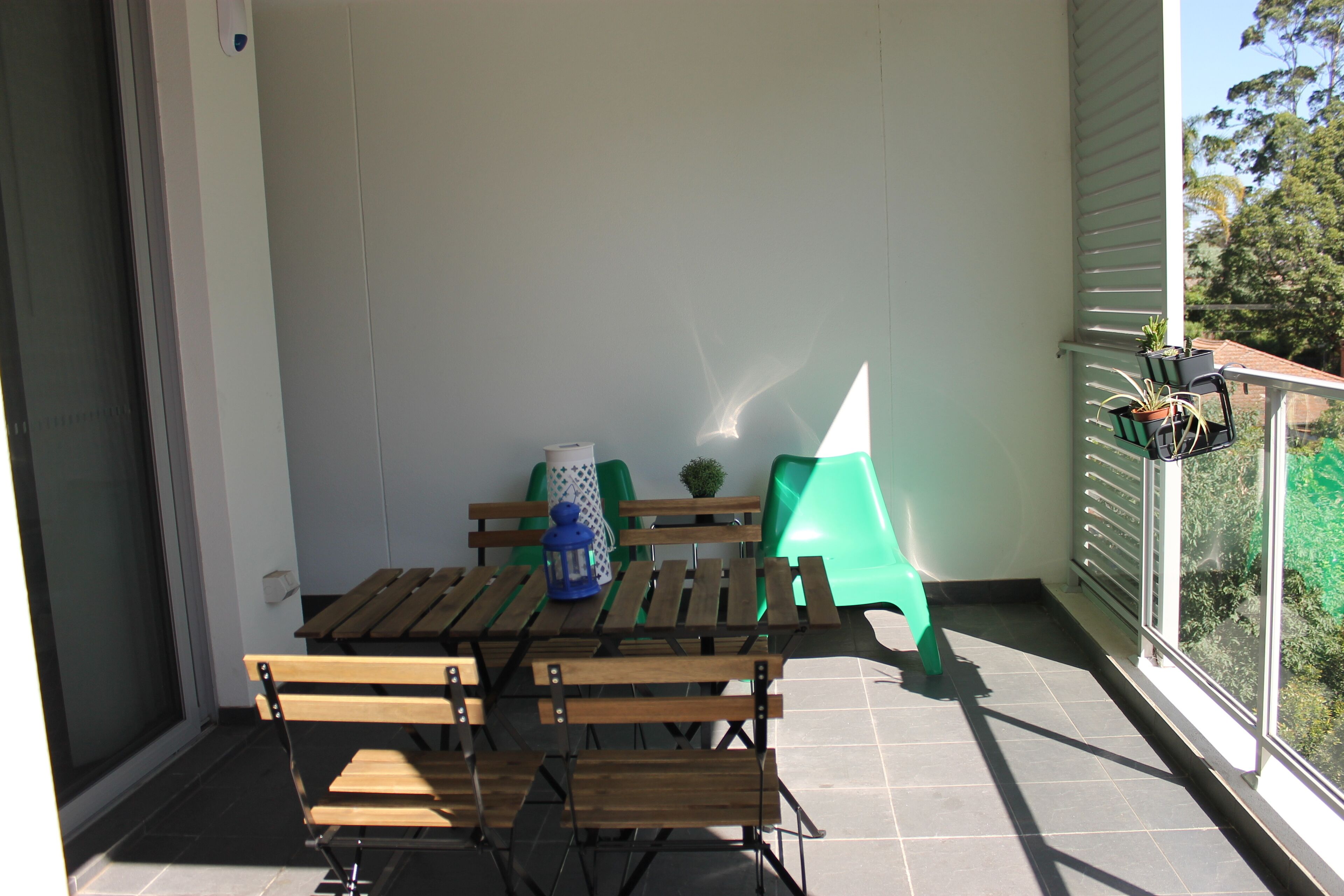 Cozy Modern Home With Free parking — image 23