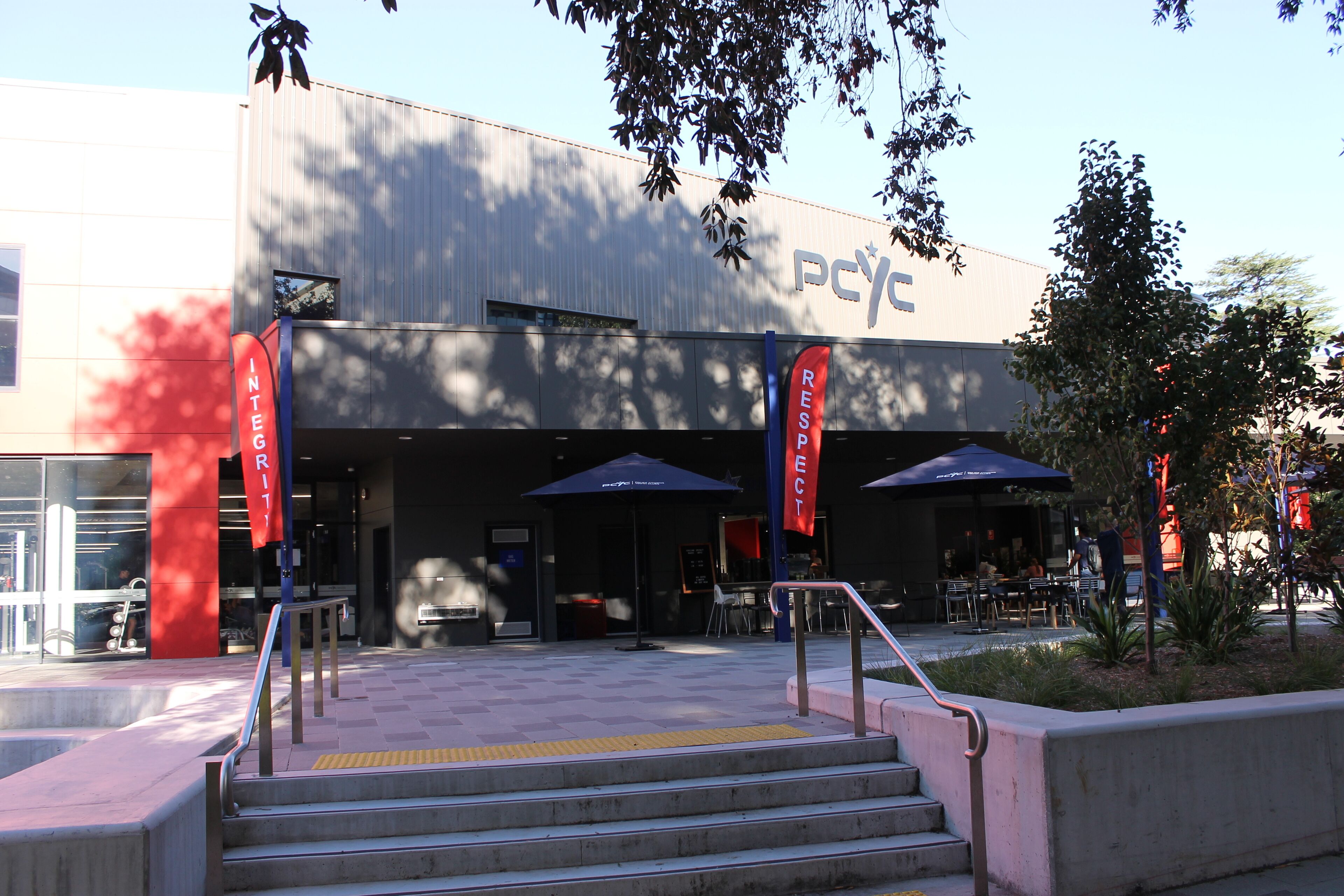 Cozy Modern Home With Free parking — image 26