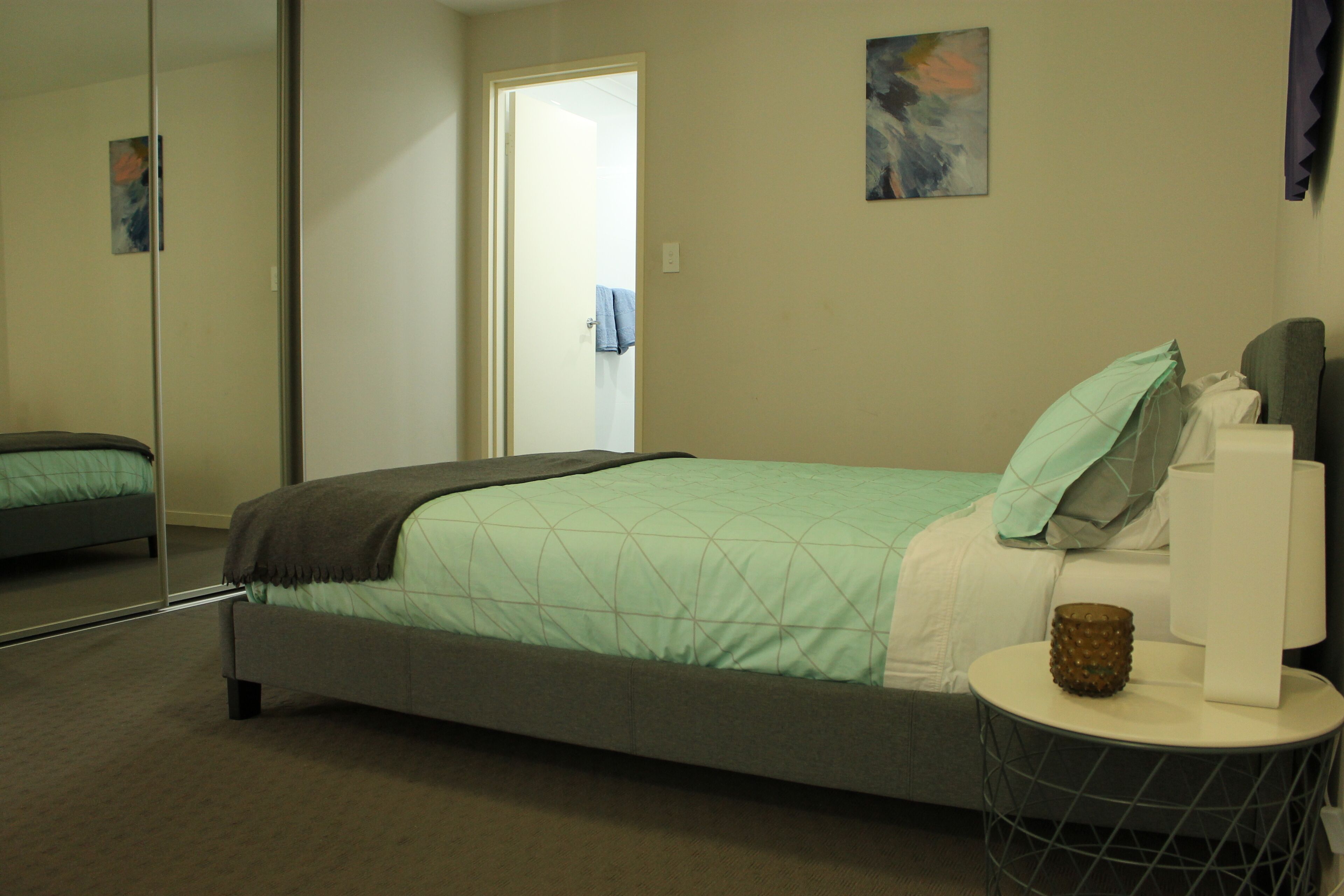 Cozy Modern Home With Free parking — image 15