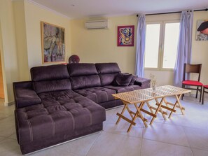 TV, stereo - Villa with private pool among vineyards (Vire sur Lot)