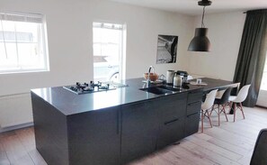Kühlschrank, Mikrowelle, Ofen, Geschirrspüler