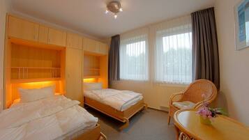 2 bedrooms, travel cot, WiFi