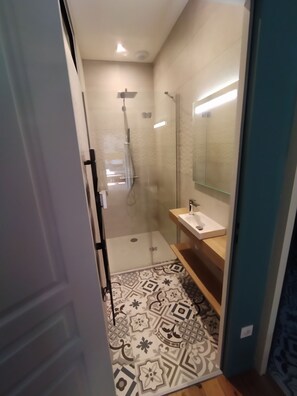 Baignoire, sĂšche-cheveux