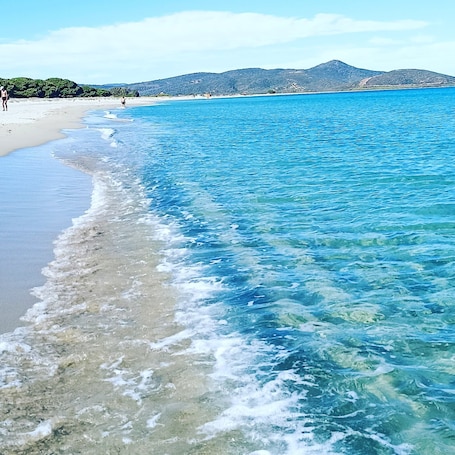 Una spiaggia nelle vicinanze. Appartamento di vacanza "Suite Maya" con vista mare e Wi-Fi