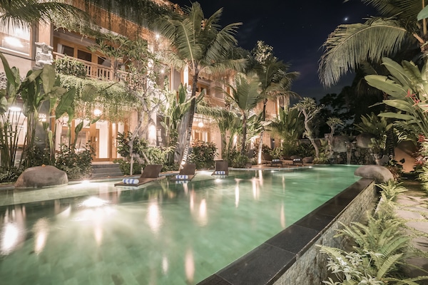 Outdoor pool, sun loungers
