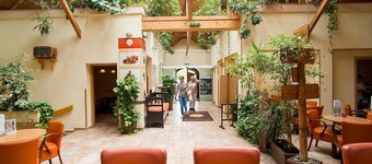 Gastland M0 Hotel & Conference Center