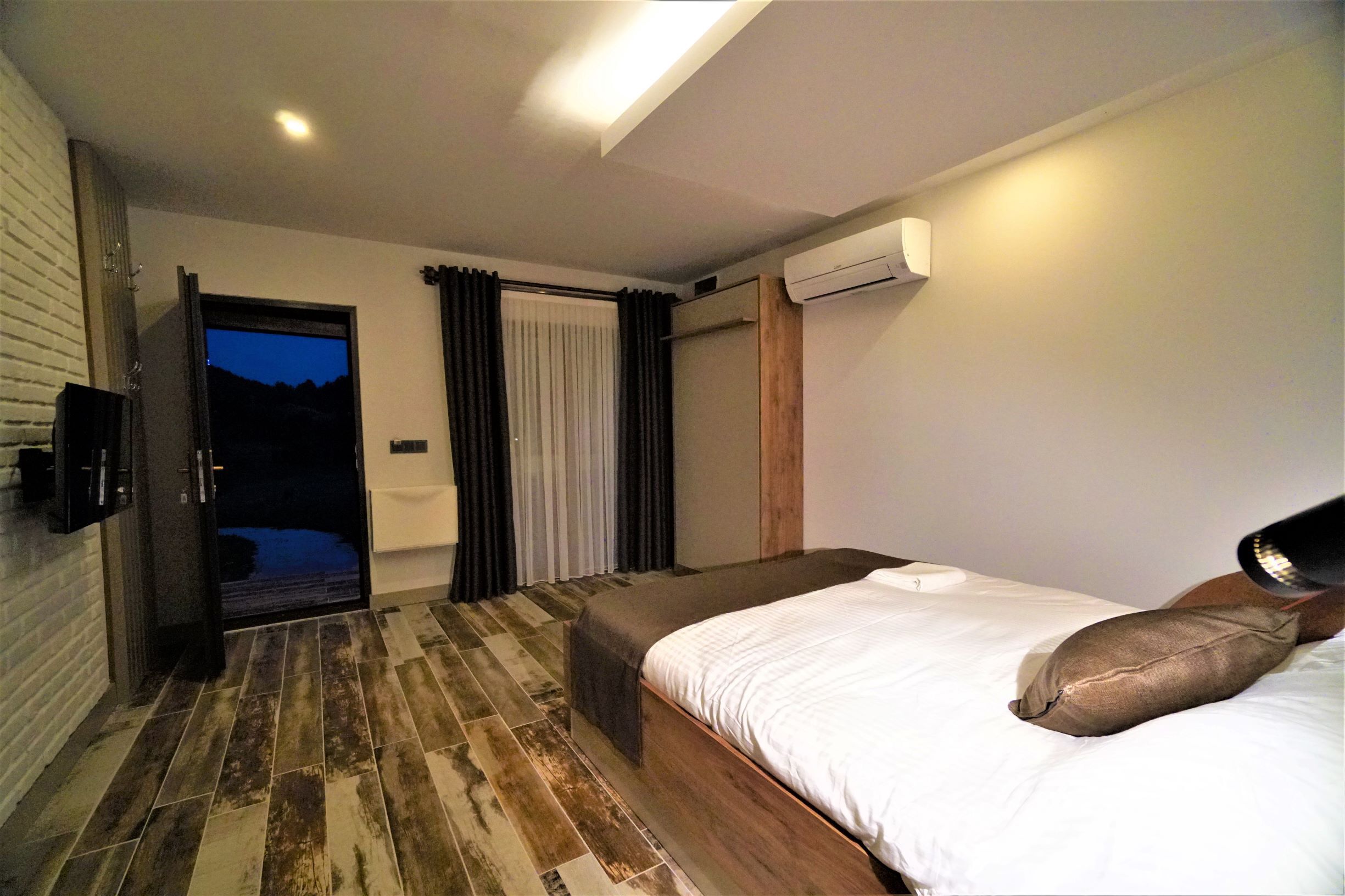 Chambre Standard | Minibar, ameublement personnalisé, bureau, draps fournis