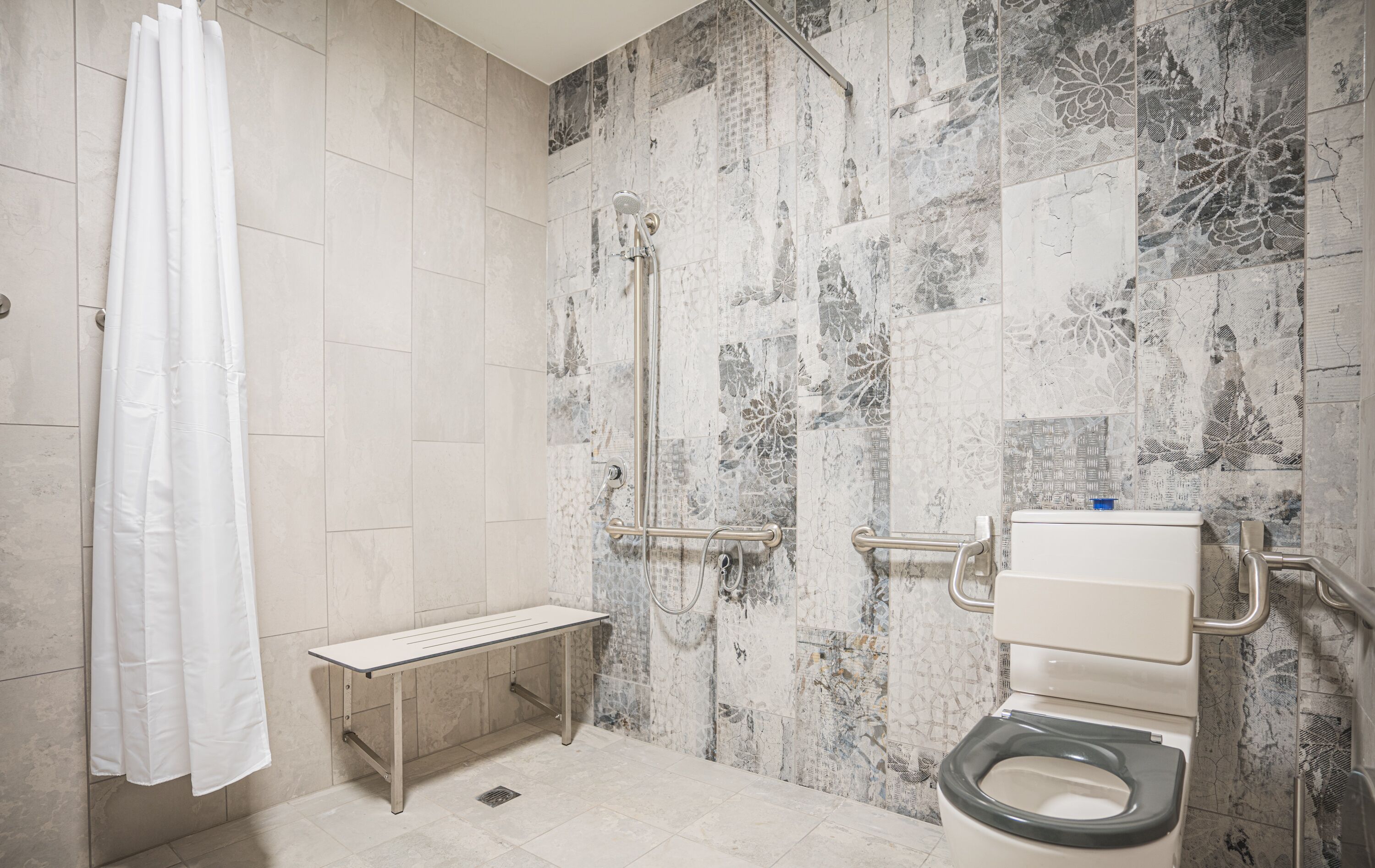 queen room disability access | bathroom | shower, free toiletries, hair dryer, towels