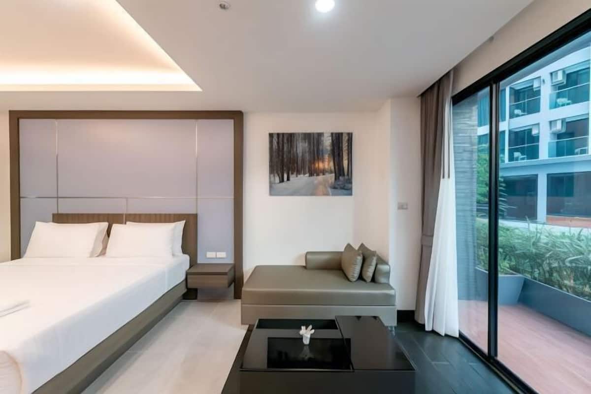 Free minibar items, in-room safe, desk, laptop workspace