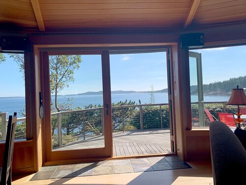 Waterfront Escape with Hot Tub