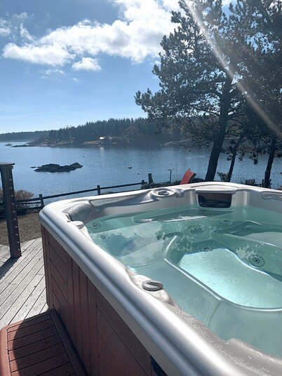 Waterfront Escape with Hot Tub