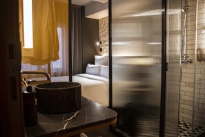 Single Room | Bathroom | Shower, hair dryer, towels - LETOH LETOH Gran Vía (Madrid)