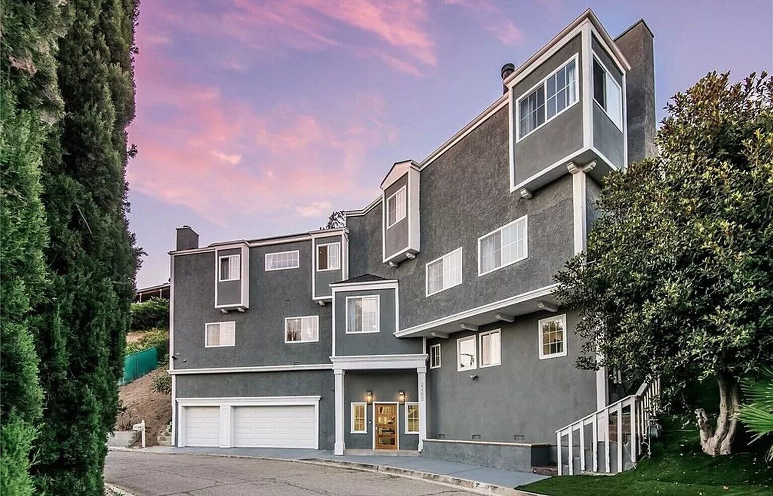 Stunning 4,000+ sqft Multi-Level 5 Bed / 5 Bath Home - Amazing Location & Price!