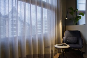 디럭스룸 | 거실 공간