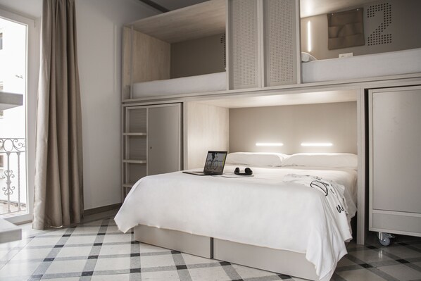 Family Room, City View (Deluxe 6 adultos) | In-room safe, soundproofing, free WiFi, bed sheets