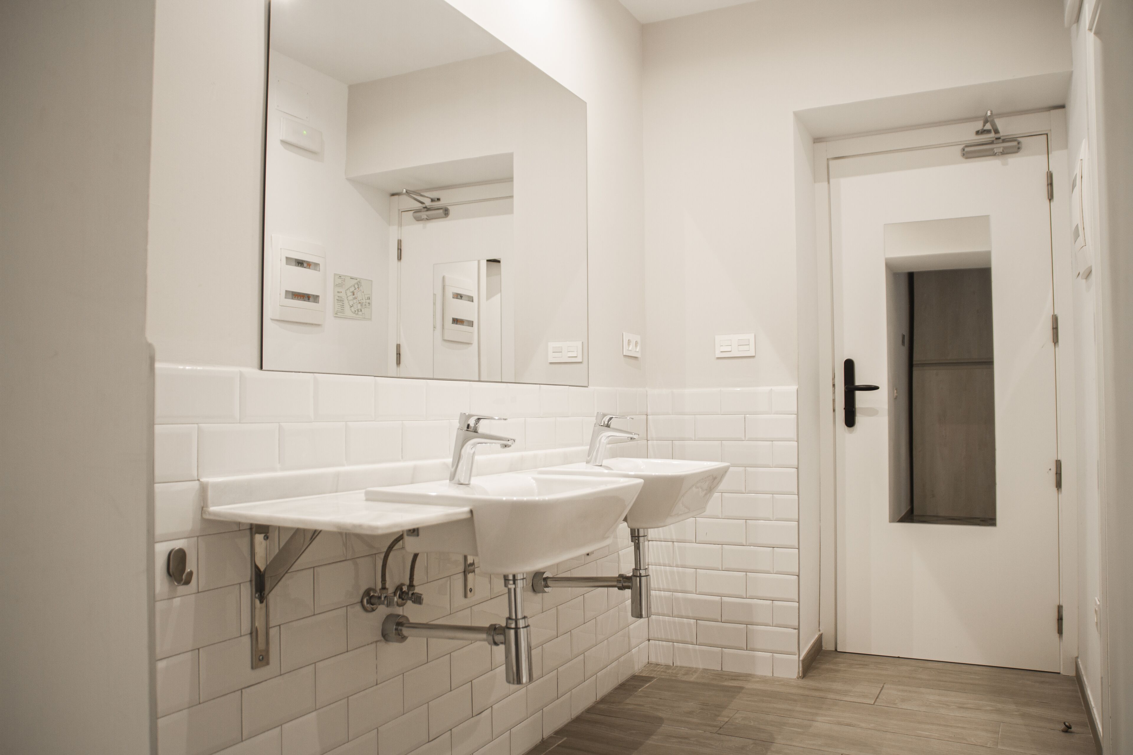 family room, city view (deluxe 6 adultos) | bathroom | shower, hair dryer, towels, soap