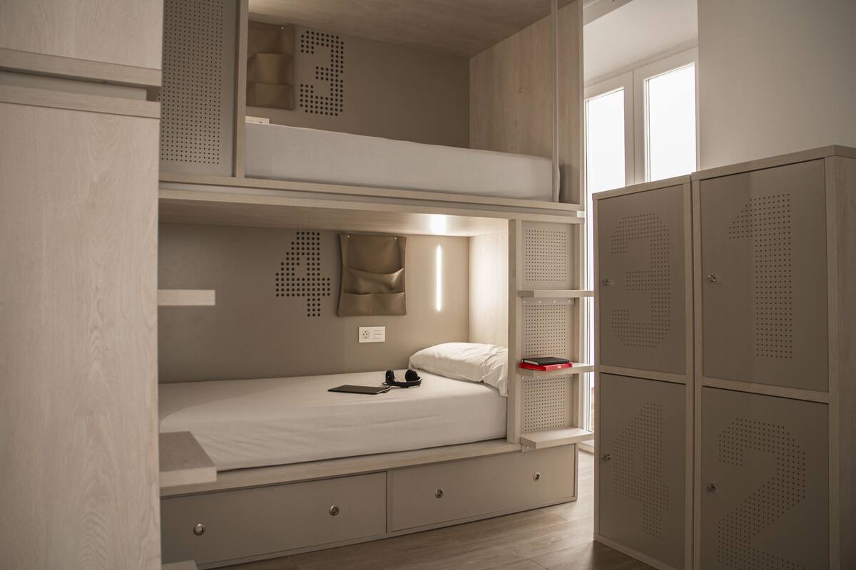 Cama en habitacion compartida femenina 4 | Két bảo mật tại phòng, phòng cách âm 