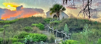 Pet Friendly, Shared Pool, Hot Tub, Near Marin and Ferry, Golf Cart Access