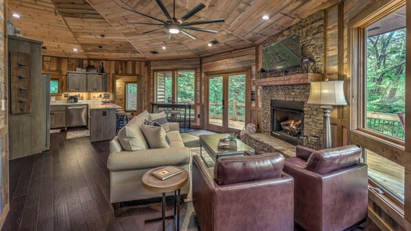 House, 3 Bedrooms | Living room